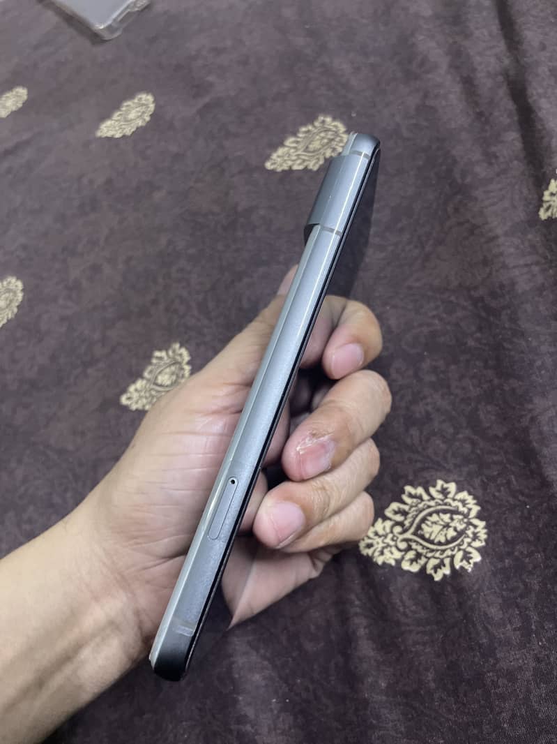 Google Pixel 8 Mint Condition Waterpack 6