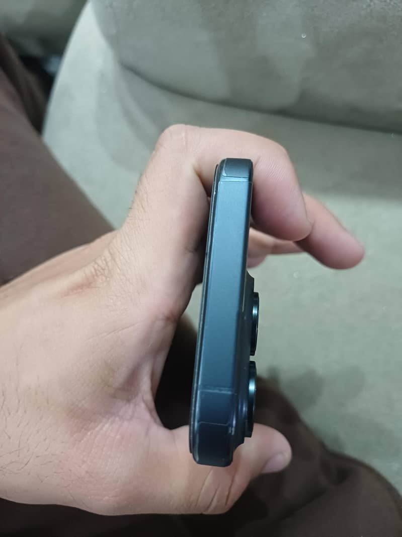 Apple iPhone 15 Pro 2