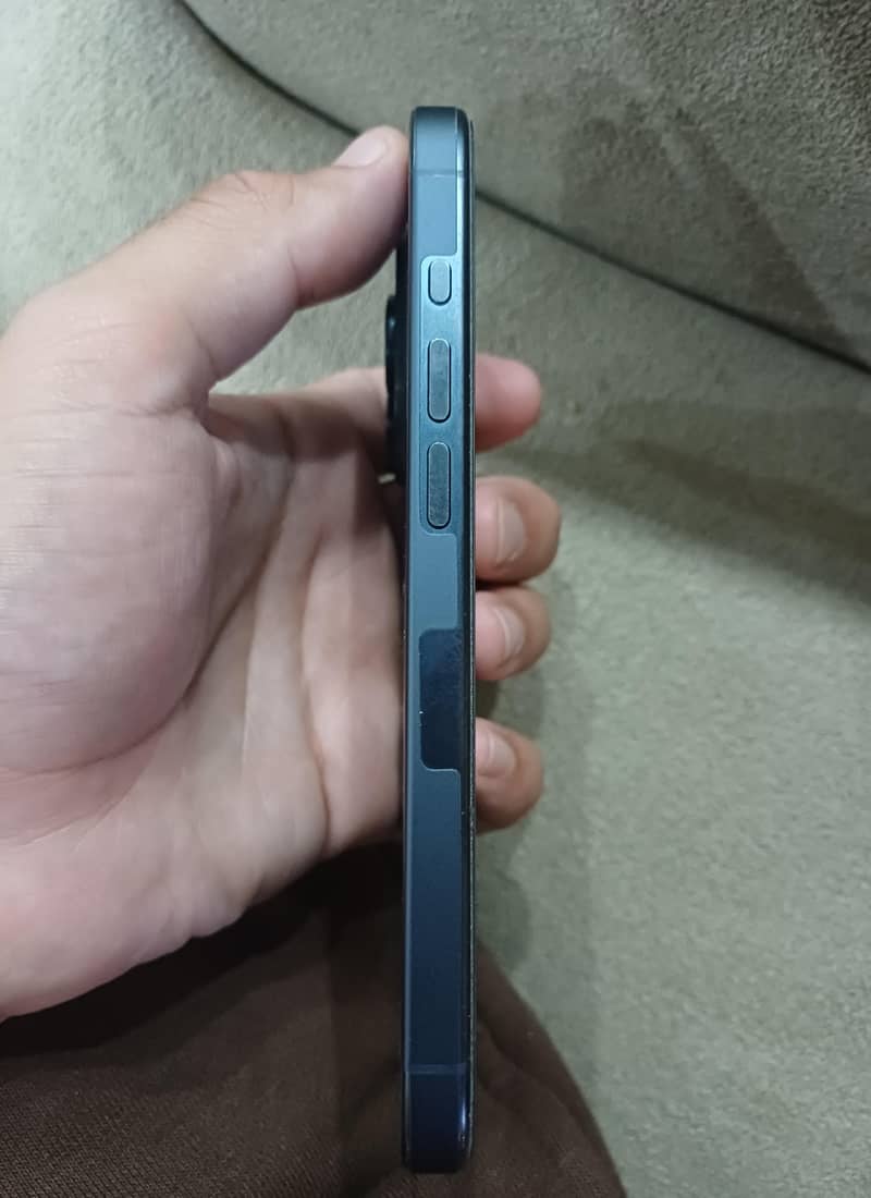 Apple iPhone 15 Pro 3