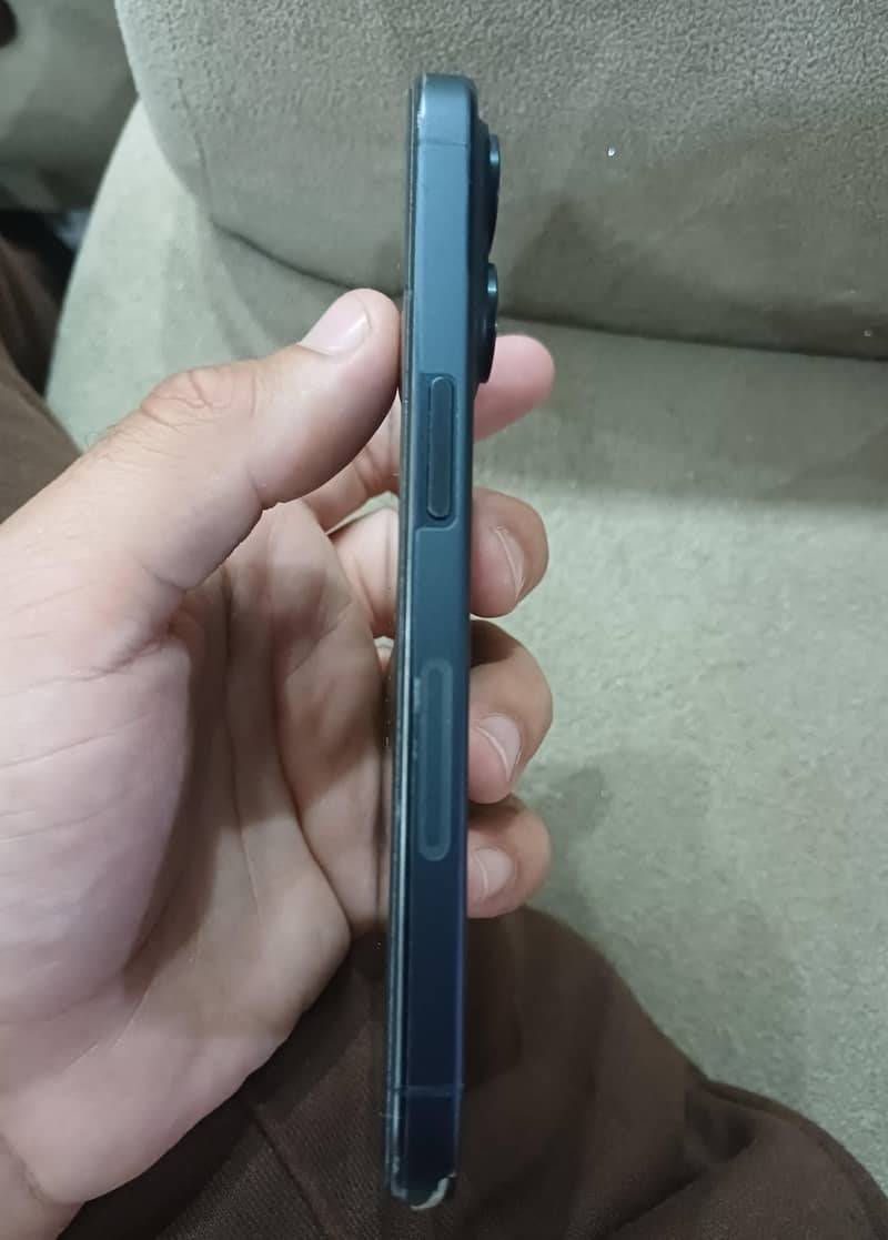 Apple iPhone 15 Pro 4