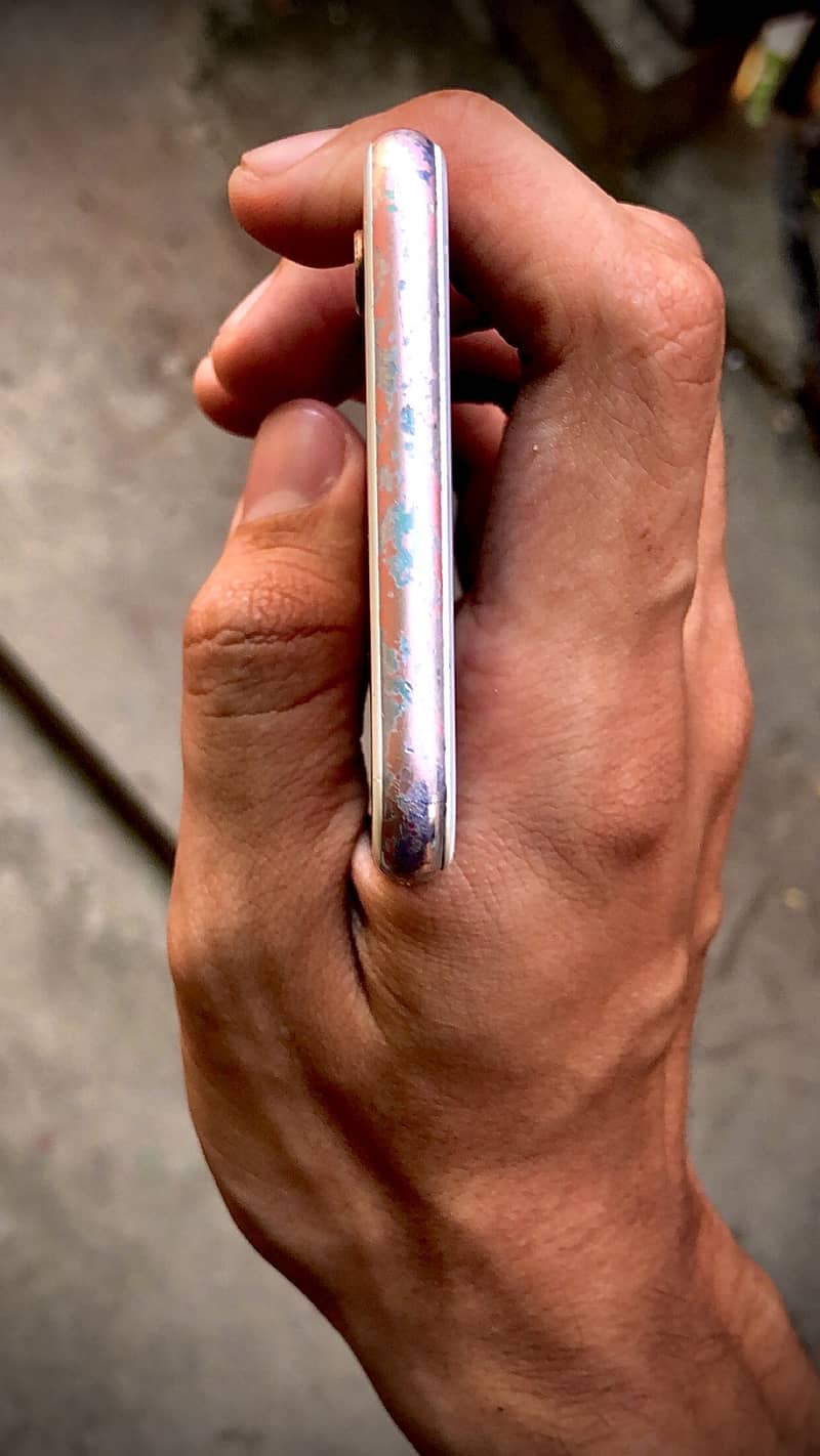 Apple iPhone 6S 4