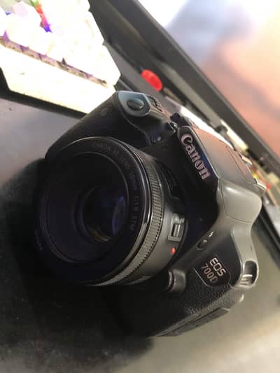 Canon EOS 700D DSLR Camera with 50mm f/1.8 STM Lens – 10/10 Condition