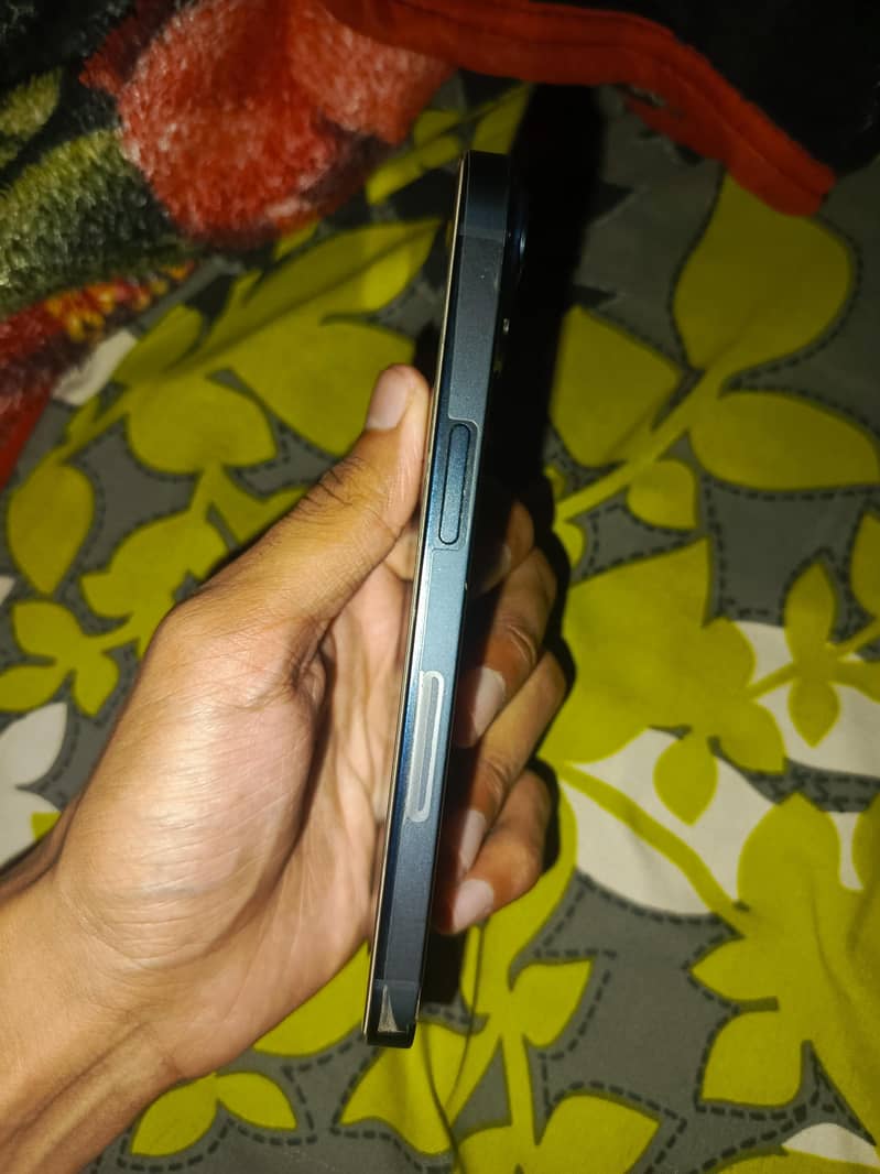 Apple iPhone 14 3