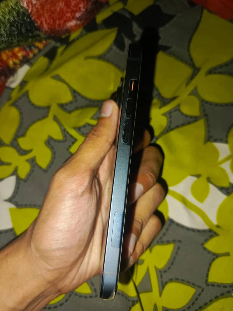 Apple iPhone 14 5
