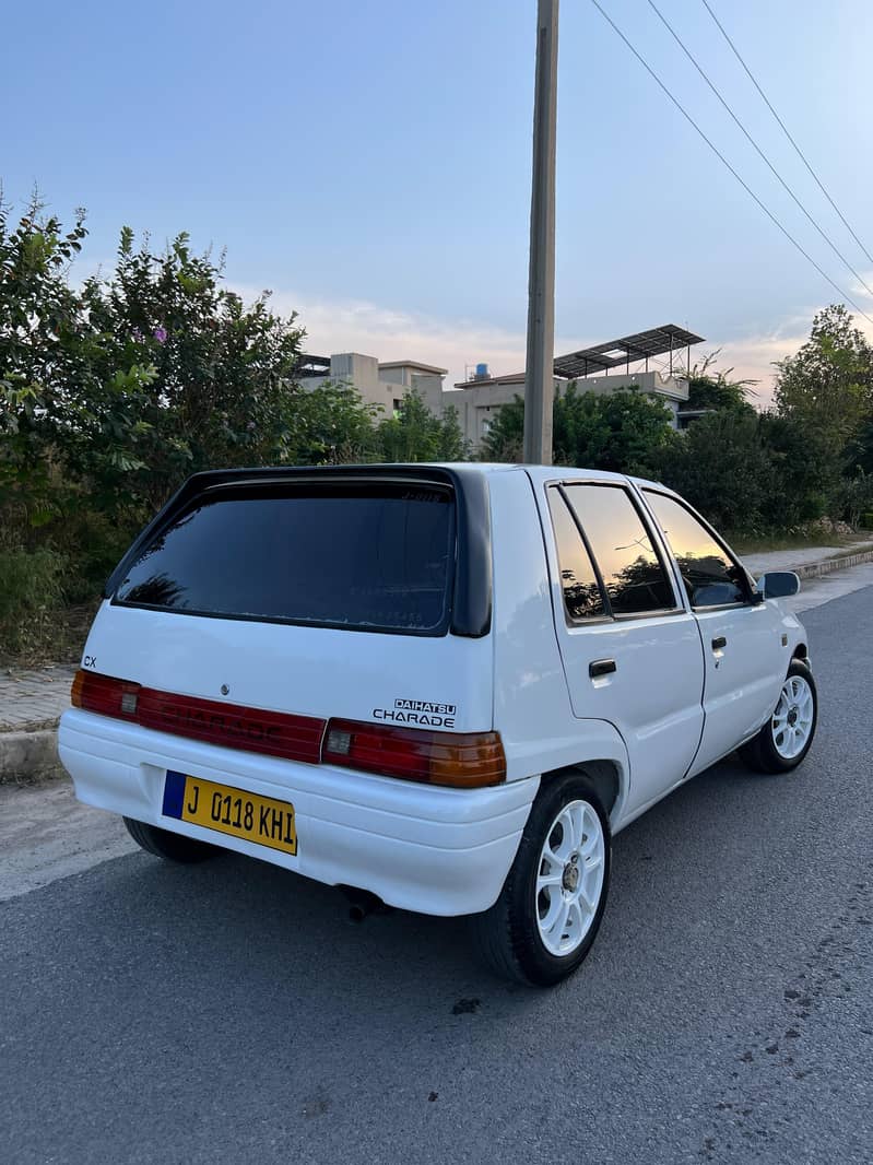 Daihatsu Charade (Automatic) 2