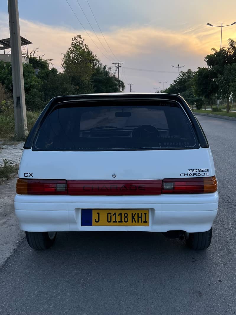Daihatsu Charade (Automatic) 3
