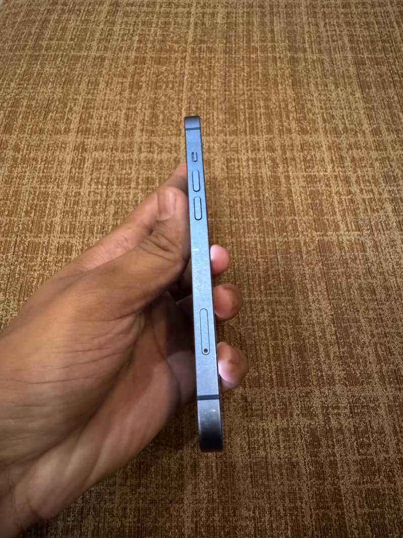 Apple iPhone 13 1