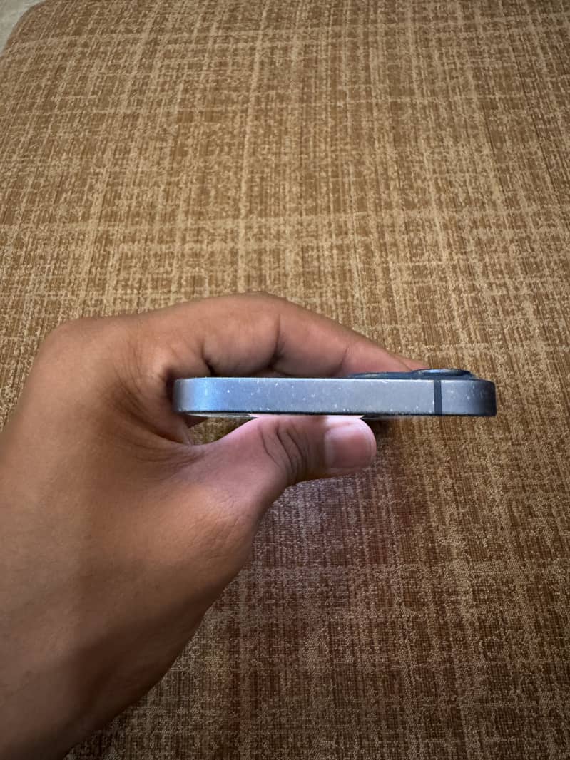 Apple iPhone 13 2