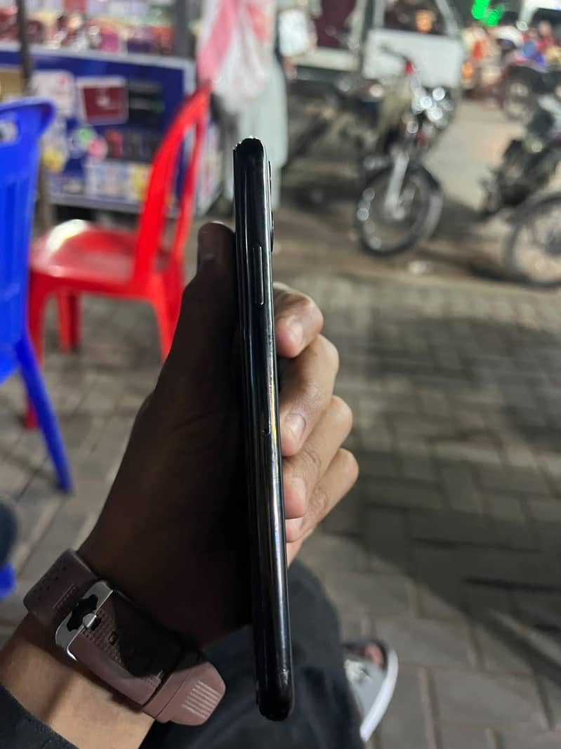 Apple iPhone 11 Pro Max 3