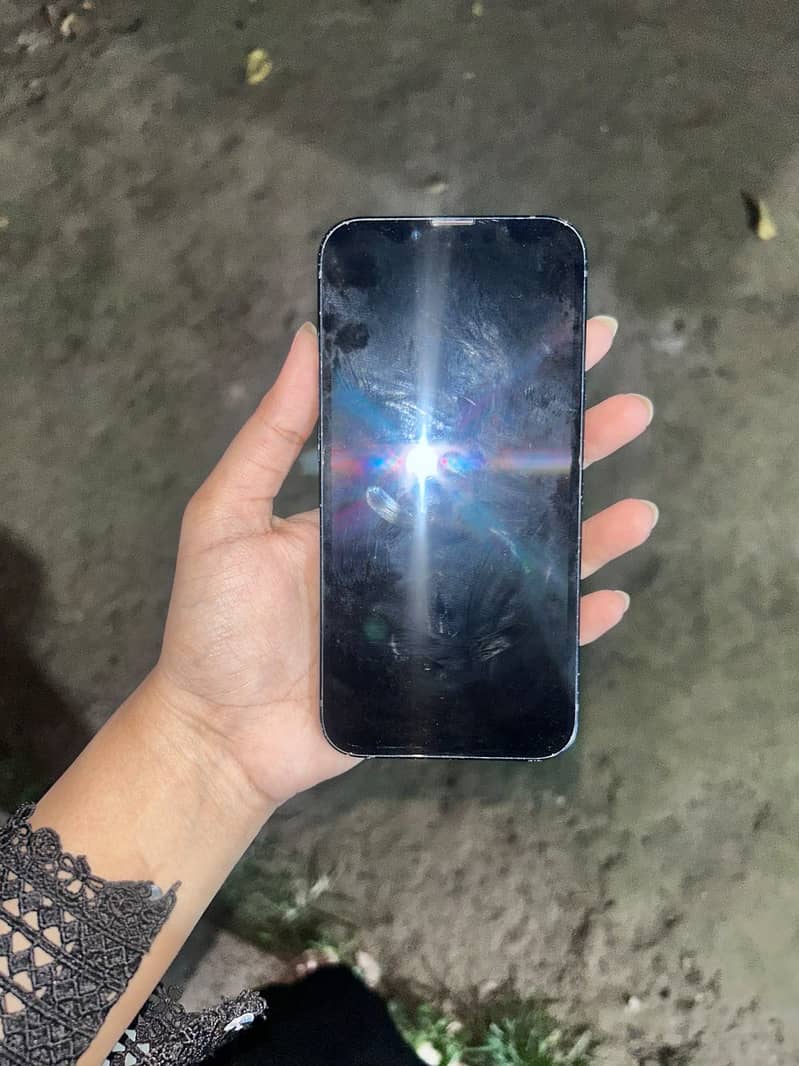 Apple iPhone 13 4