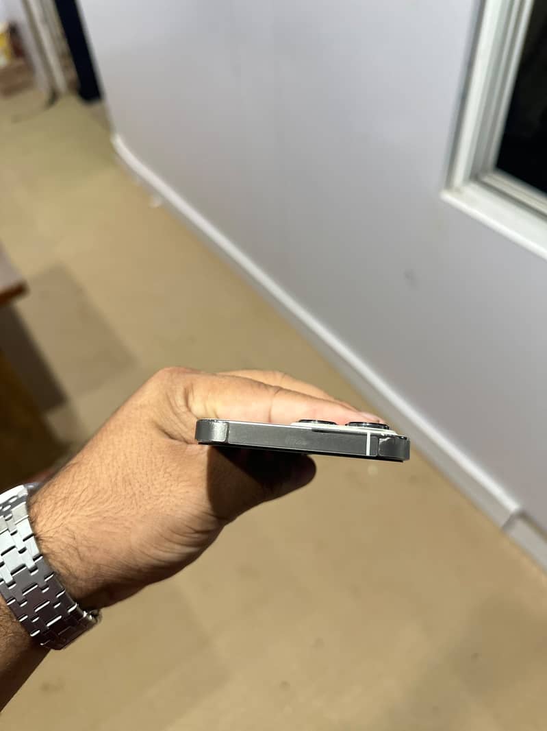 Apple iPhone 13 Pro 2