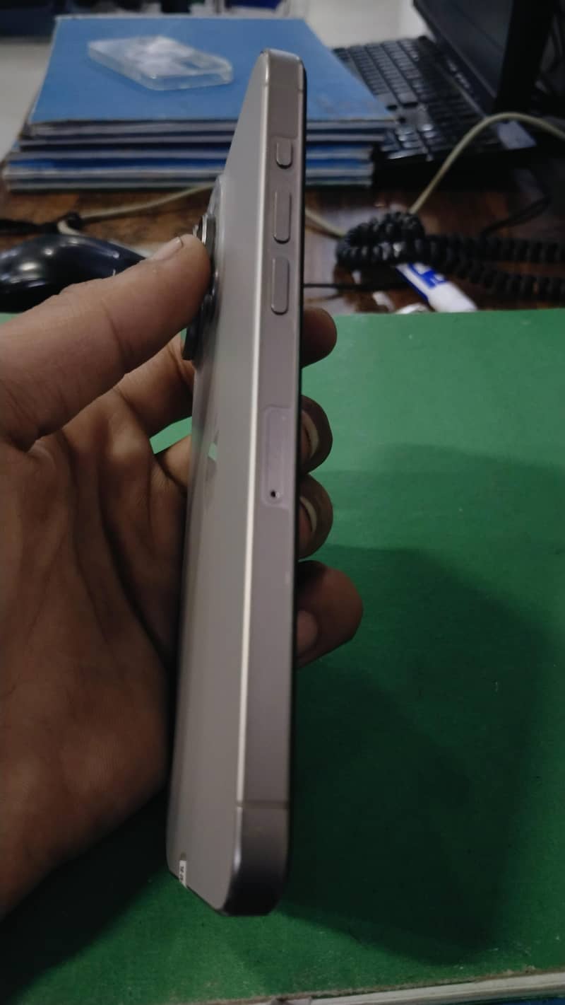Apple iPhone 15 Pro Max 3