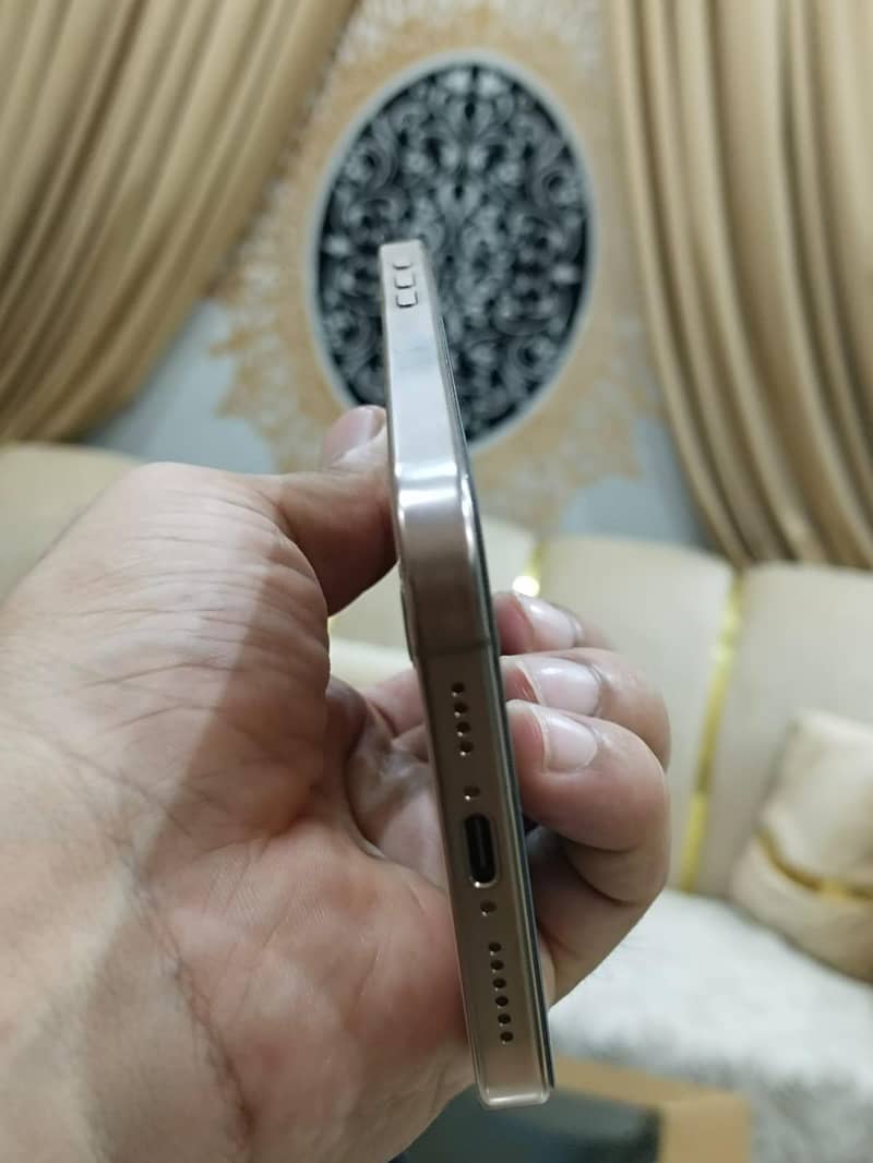 Apple iPhone 16 Pro Max 3