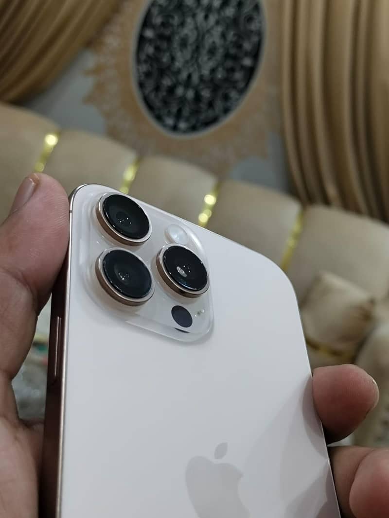 Apple iPhone 16 Pro Max 5