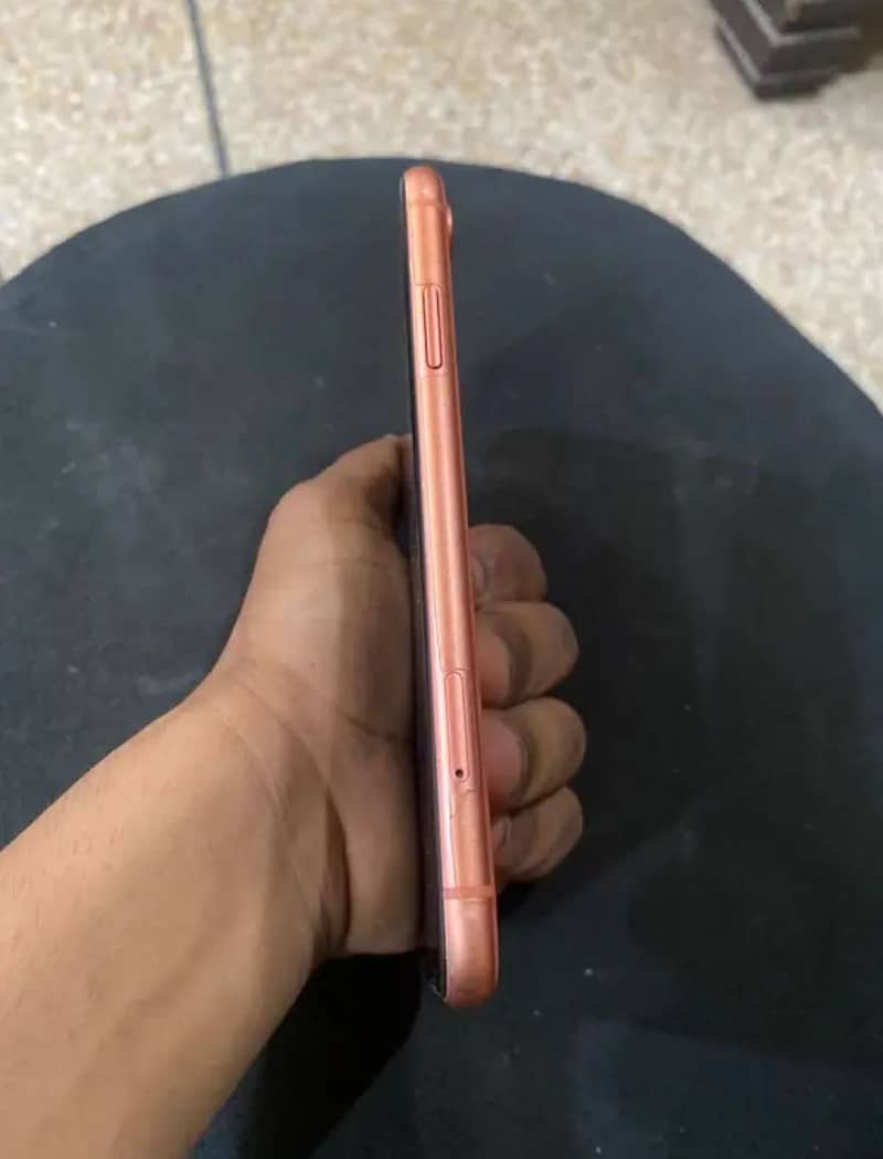 Apple iPhone XR 4