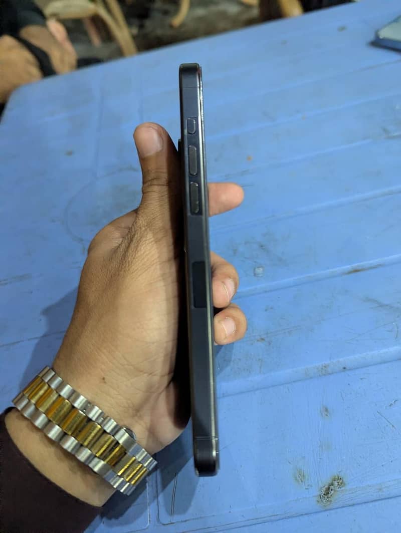 Apple iPhone 15 Pro Max 5