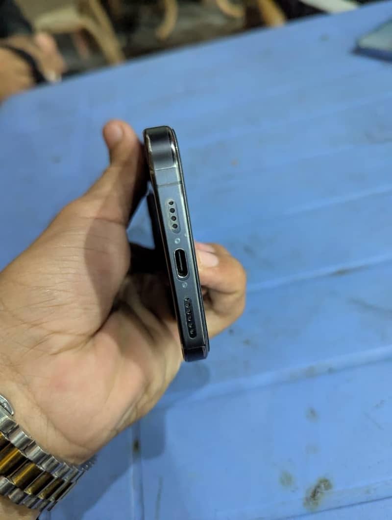 Apple iPhone 15 Pro Max 6