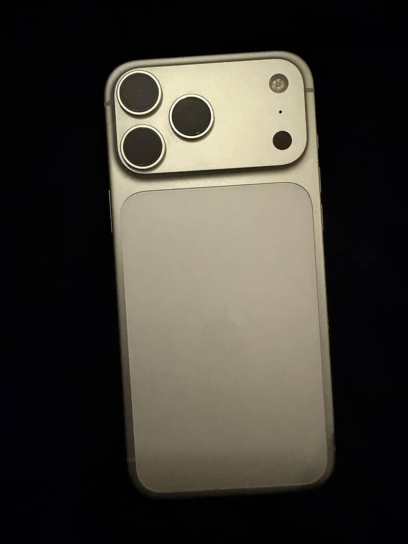 Apple iPhone 17 Pro Max 2