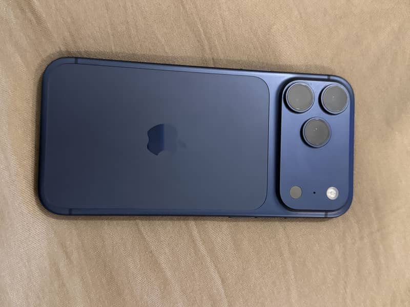 Apple iPhone 17 Pro Max 1