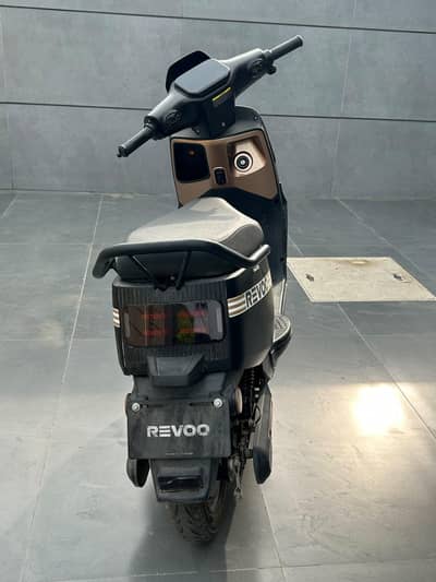 revoo A11.9/10 condition