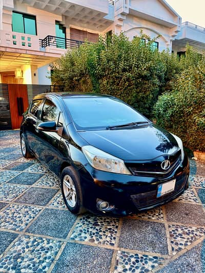 Toyota Vitz 2011 Push start version 1000cc islamabad registered