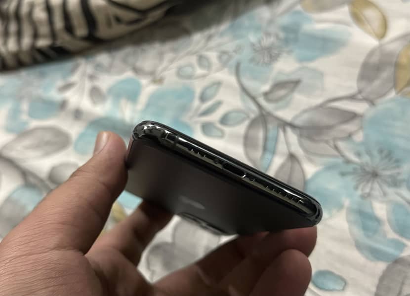 iPhone 11 Pro 4