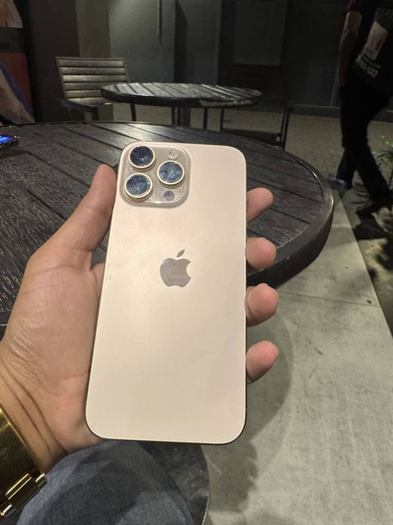 Apple iPhone 16 Pro Max 1