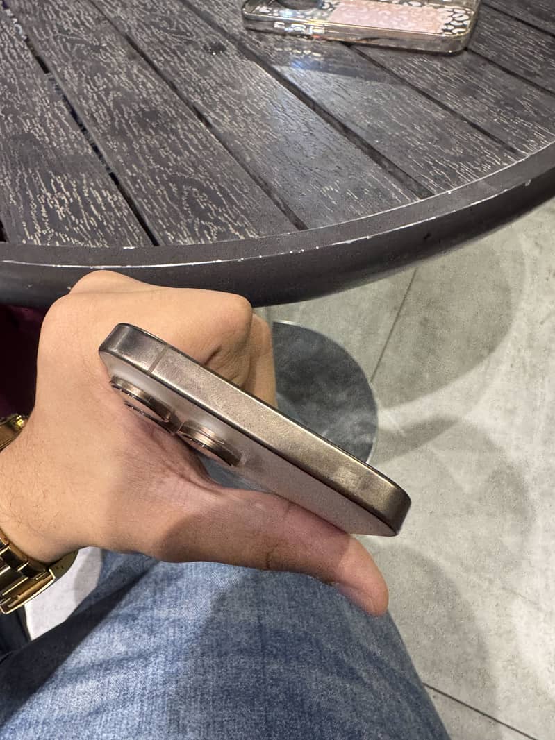 Apple iPhone 16 Pro Max 5