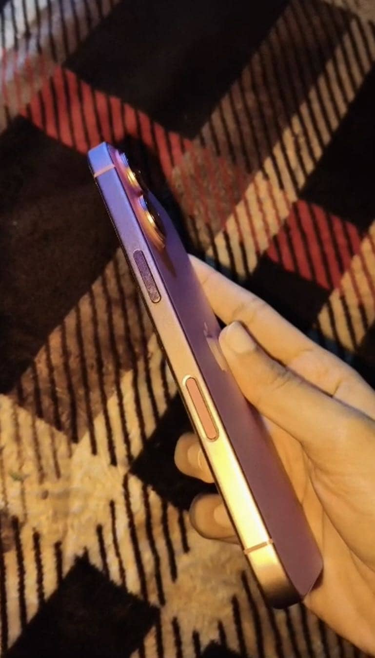 Apple iPhone 16 2