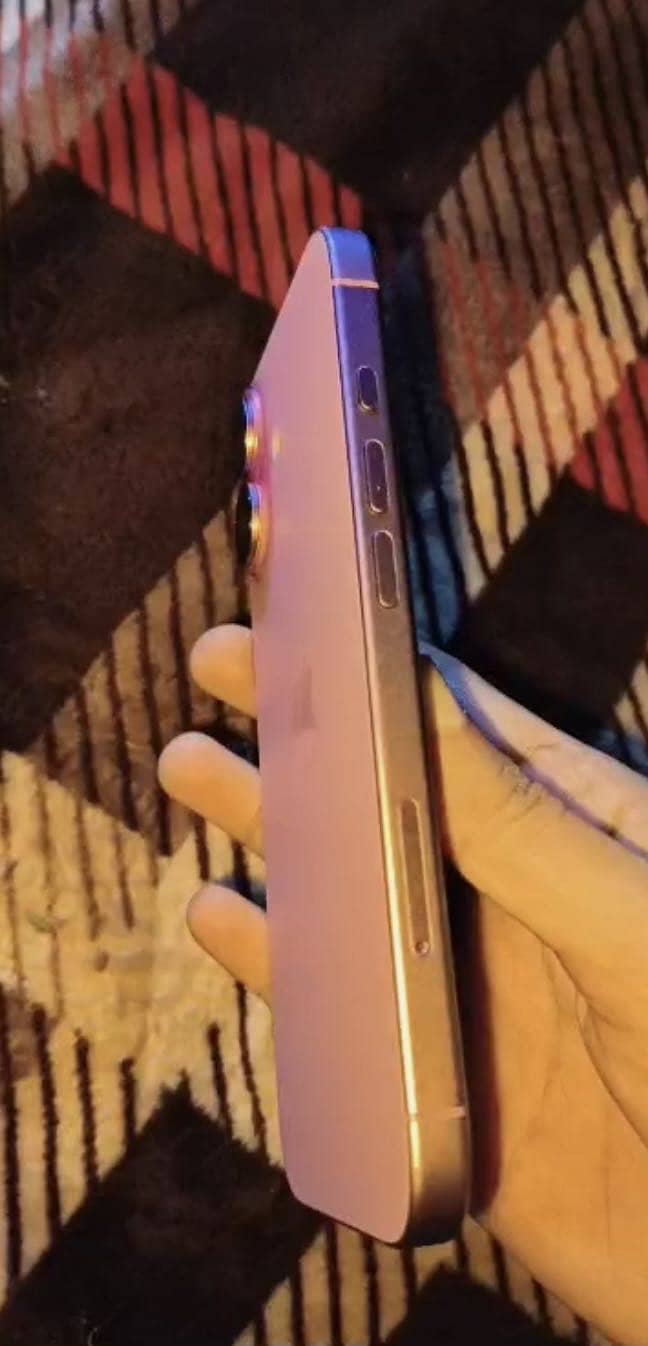 Apple iPhone 16 3