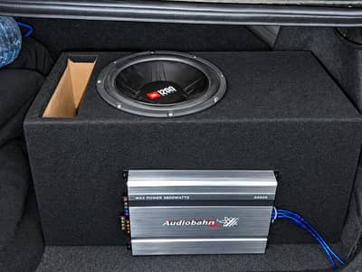orignal jbl 12 inch with wood box and amplifier