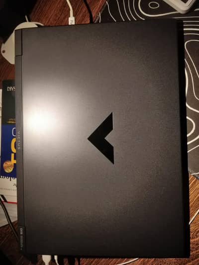 HP VICTUS 4050