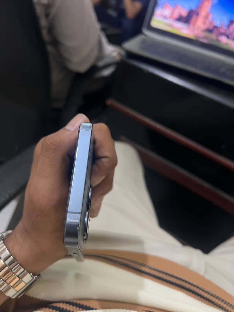 Apple iPhone 13 Pro Max 2