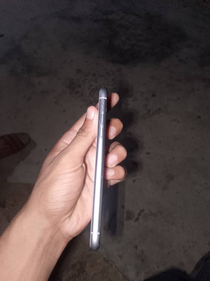 Apple iPhone 11 4