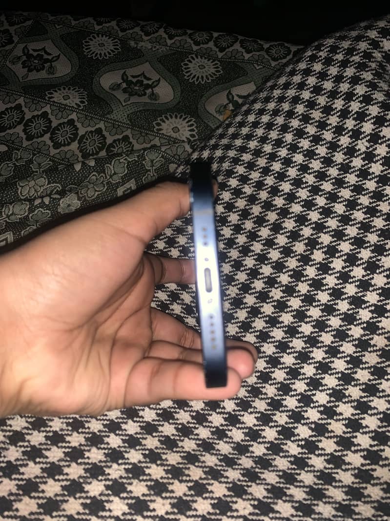 Apple iPhone 12 3