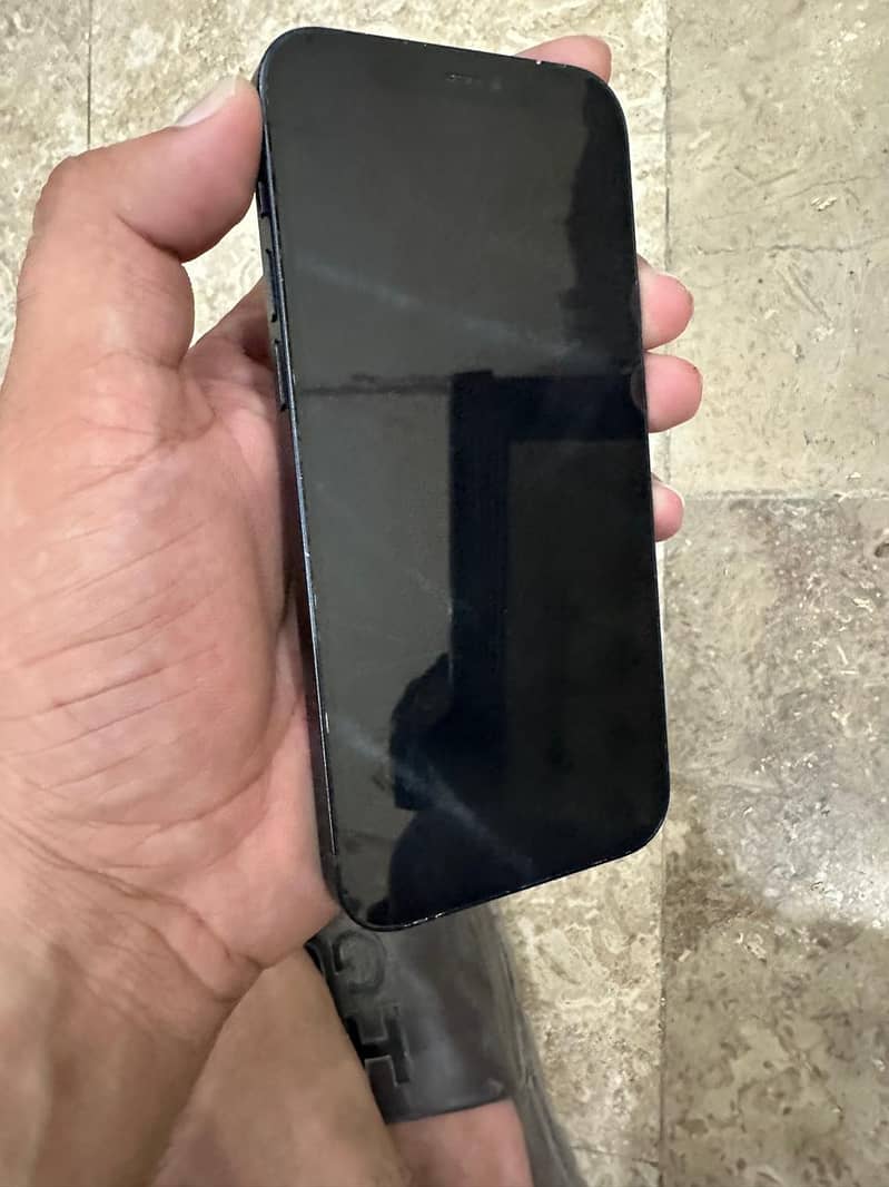 Apple iPhone 12 6
