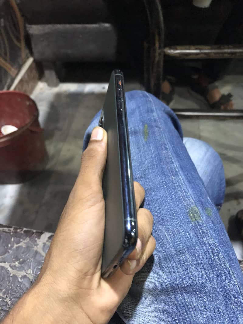 Apple iPhone 11 Pro Max 0