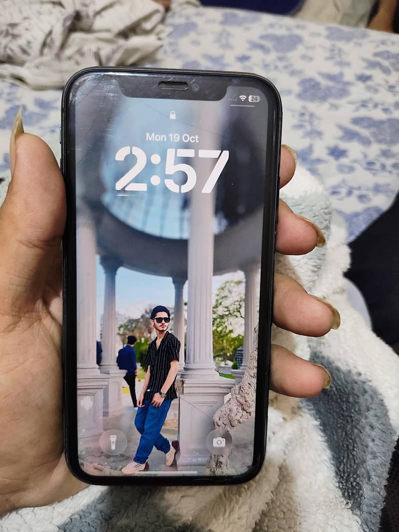Apple iPhone 11 0