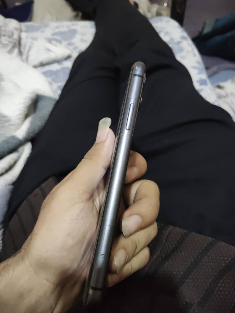 Apple iPhone 11 7