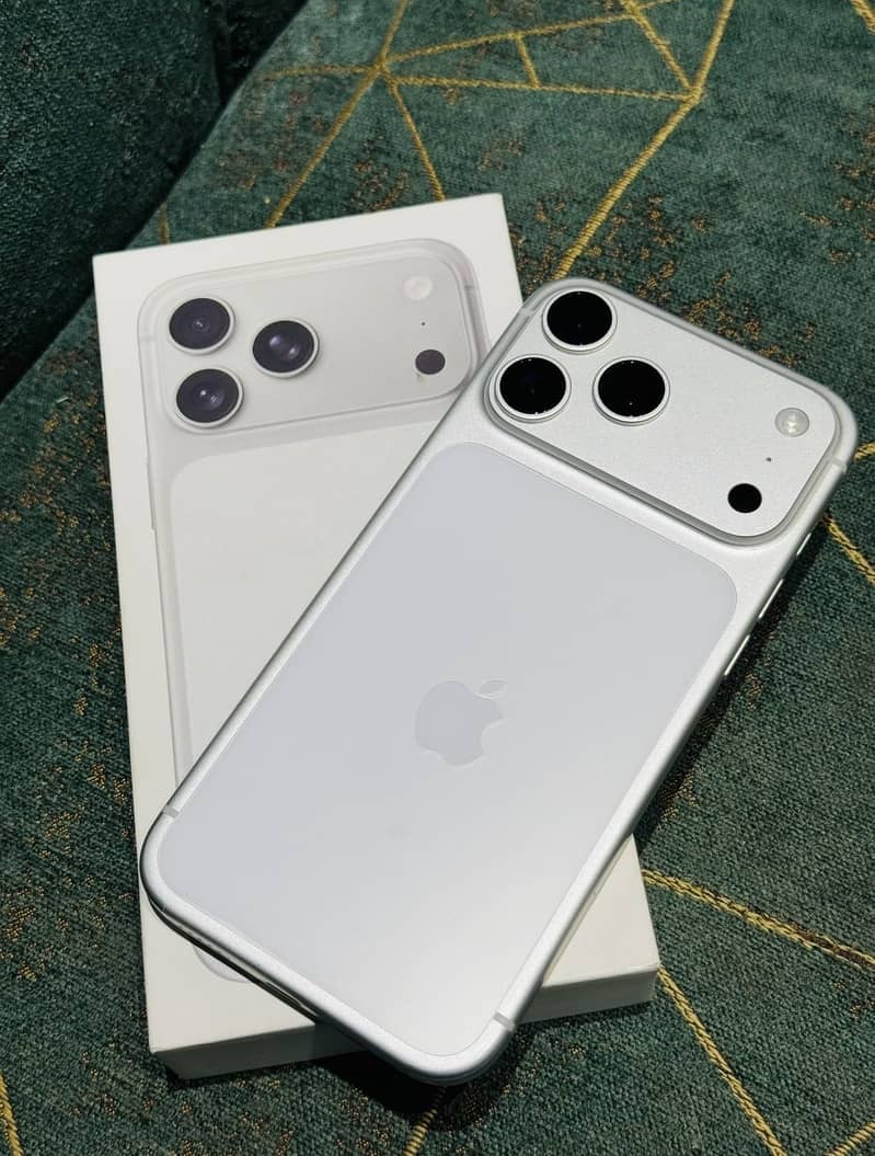 Apple iPhone 17 Pro Max 0