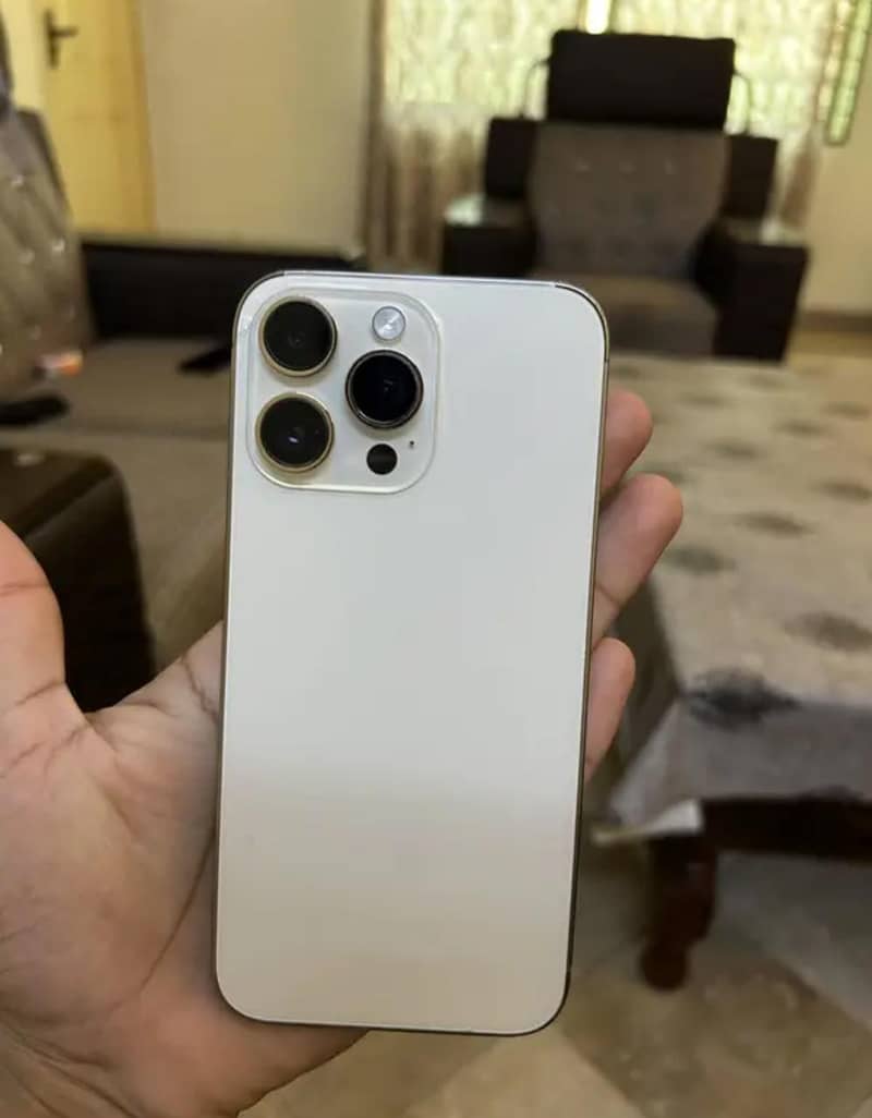 Apple iPhone 14 Pro Max 0