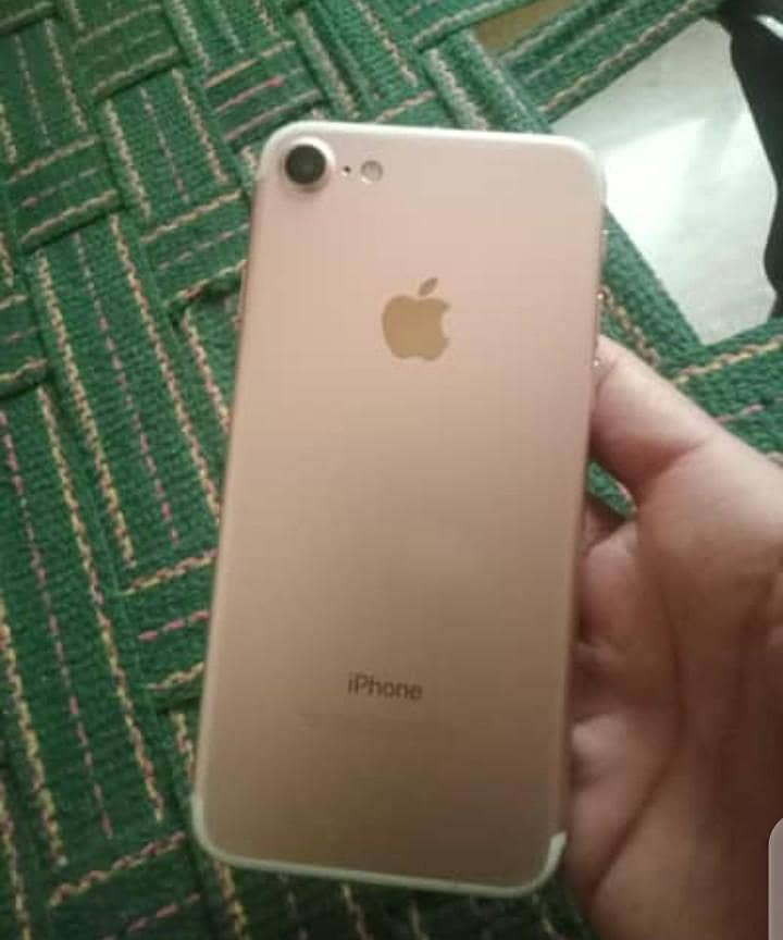 Apple iPhone 7 1