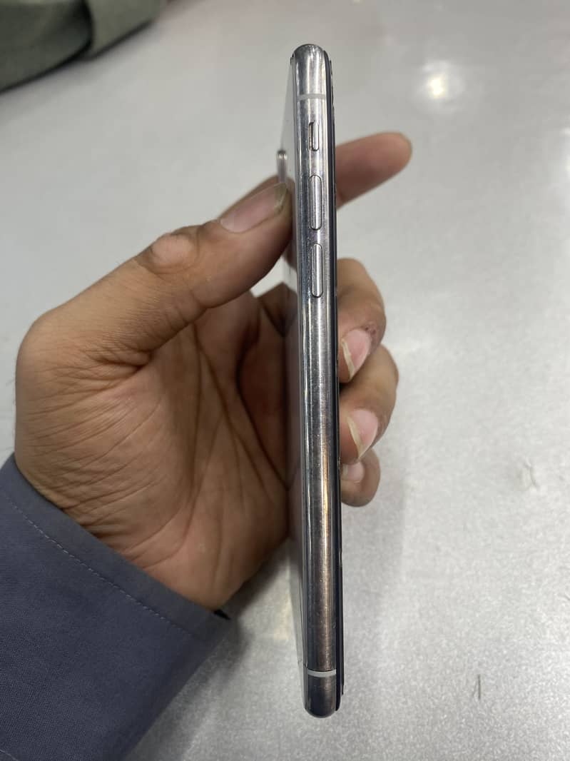 Apple iPhone X 3