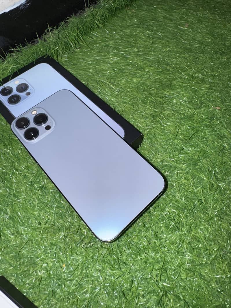 Apple iPhone 13 Pro Max 0