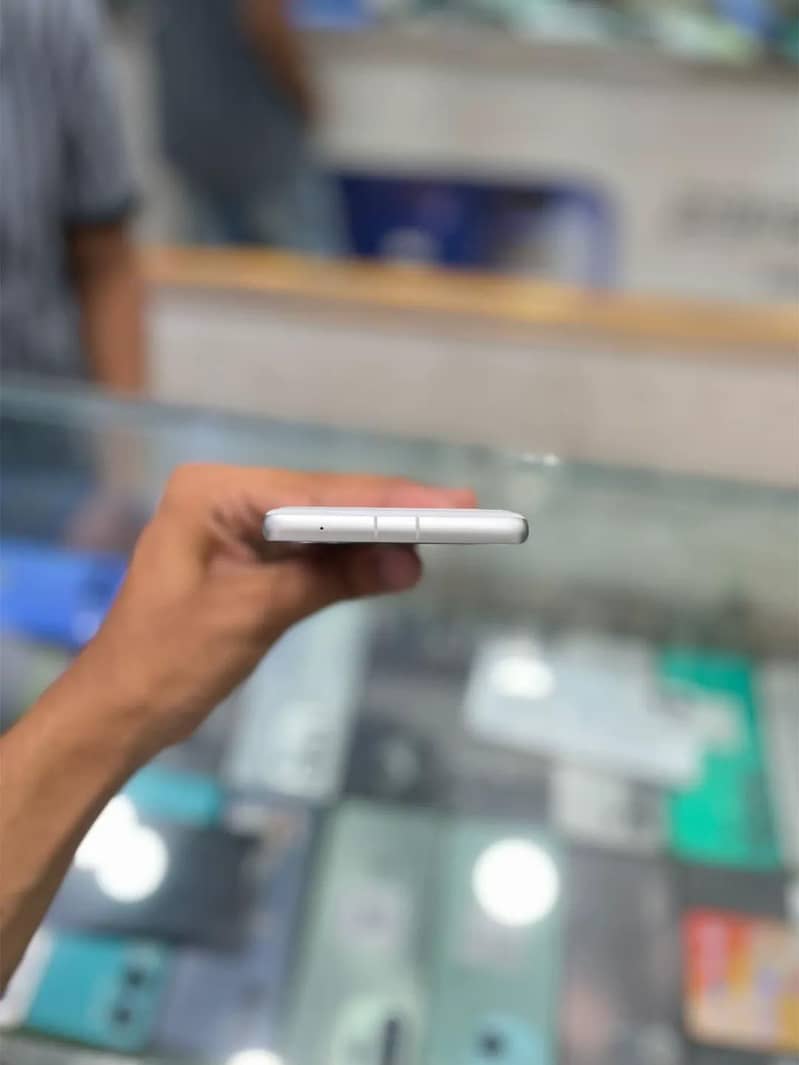 Google Pixel 7a 2