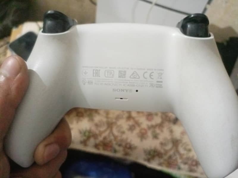 Ps5 white controller 1