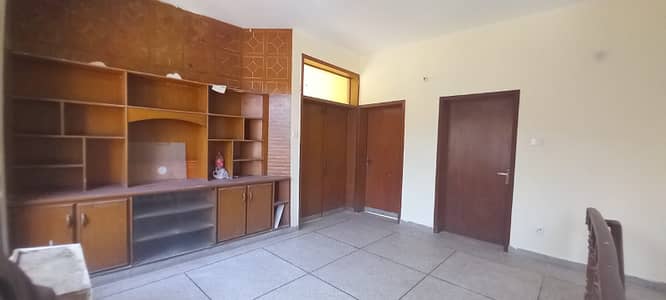 FACING PARK 5 MARLA DOUBLE STOREY HOUSE AVAILABLE FOR SALE