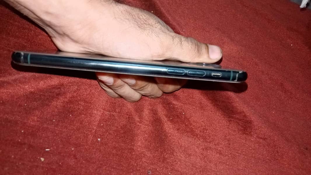 IPhone 11 pro Max 4