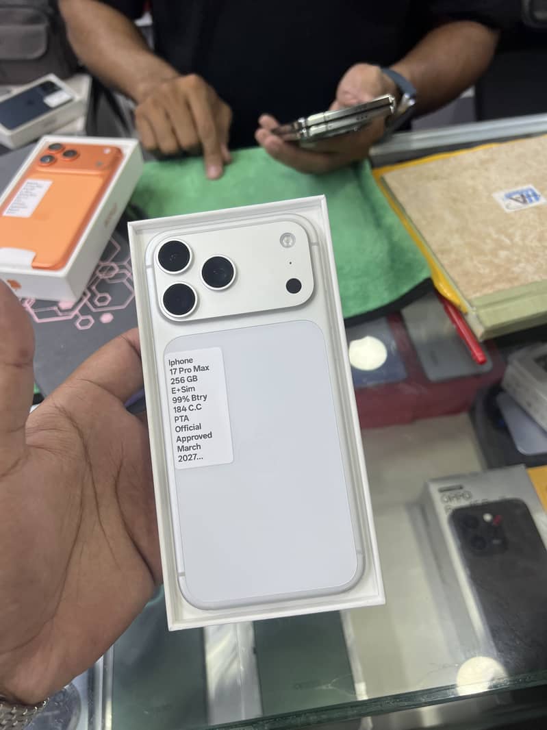Apple iPhone 17 Pro Max 0