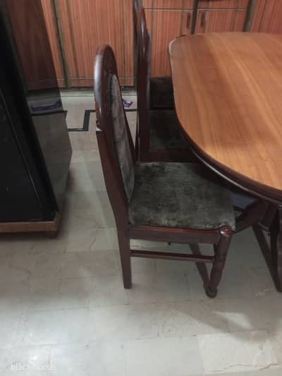 6 sitter dinnig table wood